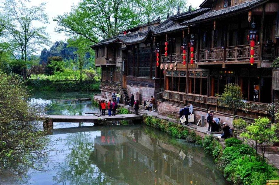 逃离大犀牛出没地